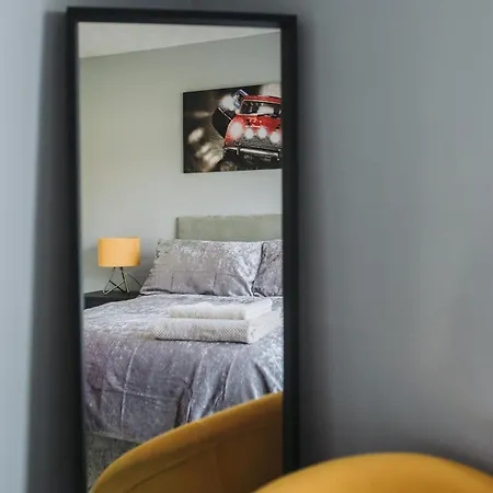 No10 - 2 Bedroom House With Private Garden And Parking