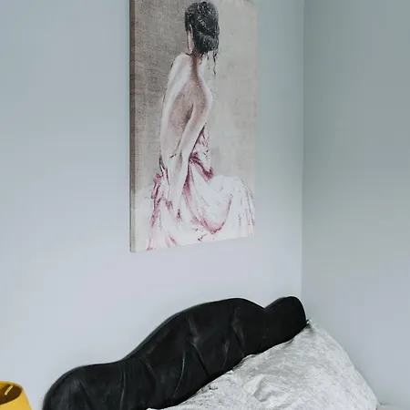 No10 - 2 Bedroom House With Private Garden And Parking Bristol