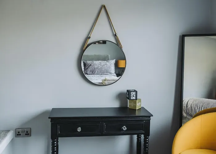 No10 - 2 Bedroom House With Private Garden And Parking דירה