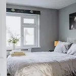 No10 - 2 Bedroom House With Private Garden And Parking Διαμέρισμα
