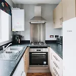 No10 - 2 Bedroom House With Private Garden And Parking * Bristol
