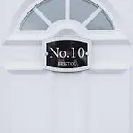 No10 - 2 Bedroom House With Private Garden And Parking *