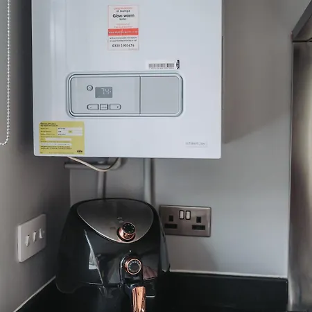 No10 - 2 Bedroom House With Private Garden And Parking Апартаменти