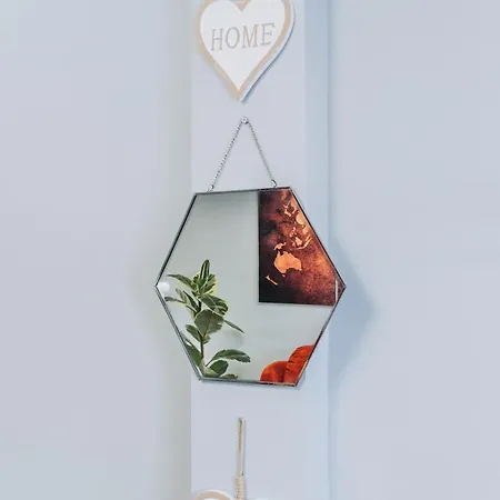 No10 - 2 Bedroom House With Private Garden And Parking Апартаменти *