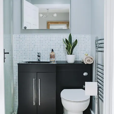 No10 - 2 Bedroom House With Private Garden And Parking 公寓 *