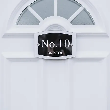 No10 - 2 Bedroom House With Private Garden And Parking Апартаменти *