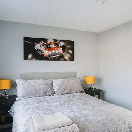 No10 - 2 Bedroom House With Private Garden And Parking Apartment