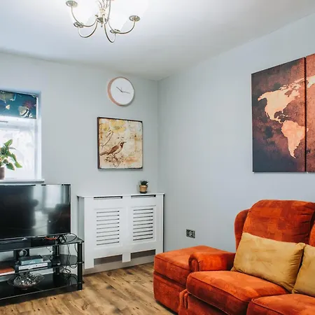 No10 - 2 Bedroom House With Private Garden And Parking Apartment Bristol