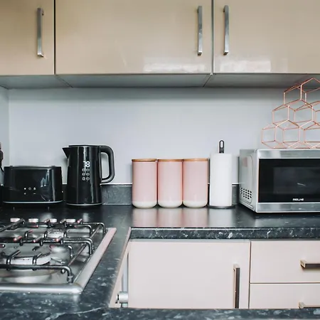 No10 - 2 Bedroom House With Private Garden And Parking 公寓