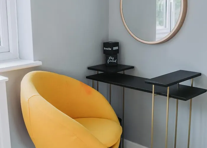 No10 - 2 Bedroom House With Private Garden And Parking Appartamento