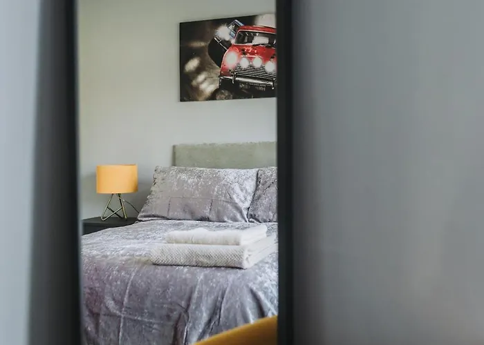 No10 - 2 Bedroom House With Private Garden And Parking