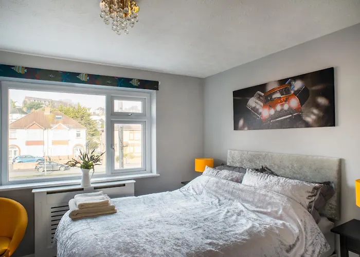 No10 - 2 Bedroom House With Private Garden And Parking * 布里斯托