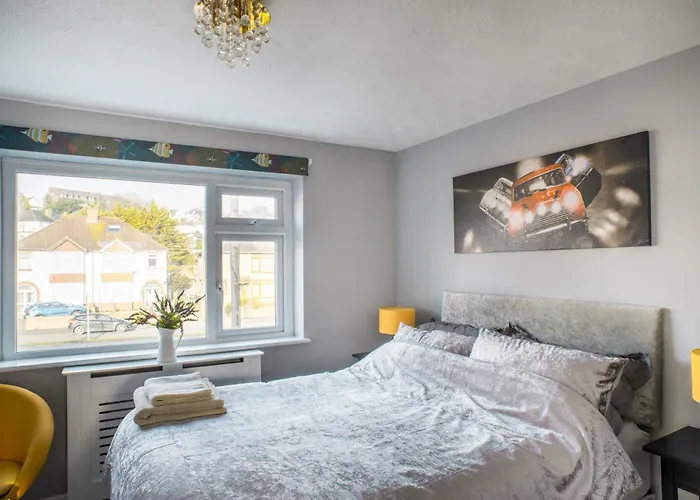 No10 - 2 Bedroom House With Private Garden And Parking