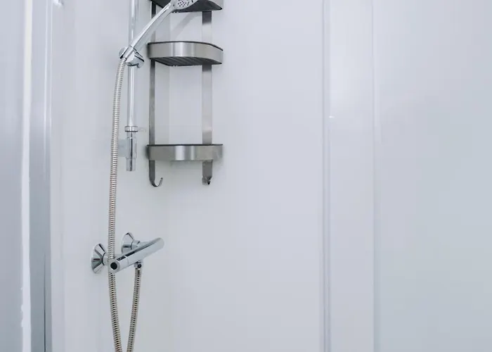 شقة No10 - 2 Bedroom House With Private Garden And Parking بريستول