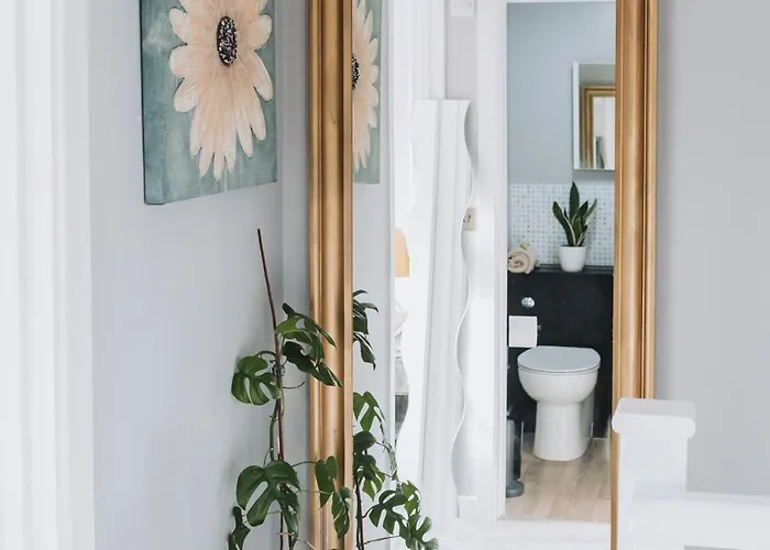 No10 - 2 Bedroom House With Private Garden And Parking Bristol