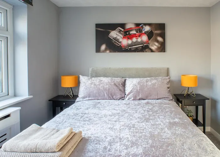 No10 - 2 Bedroom House With Private Garden And Parking