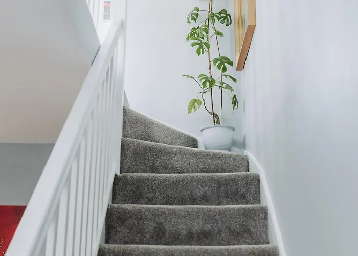 No10 - 2 Bedroom House With Private Garden And Parking Bristol