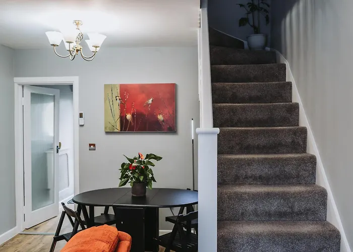 No10 - 2 Bedroom House With Private Garden And Parking Appartamento *