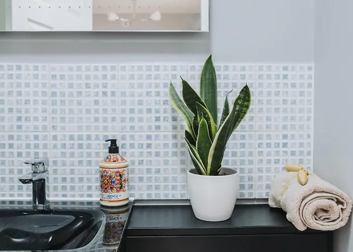 No10 - 2 Bedroom House With Private Garden And Parking