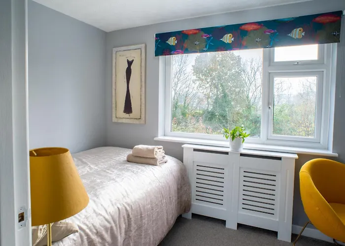 No10 - 2 Bedroom House With Private Garden And Parking *