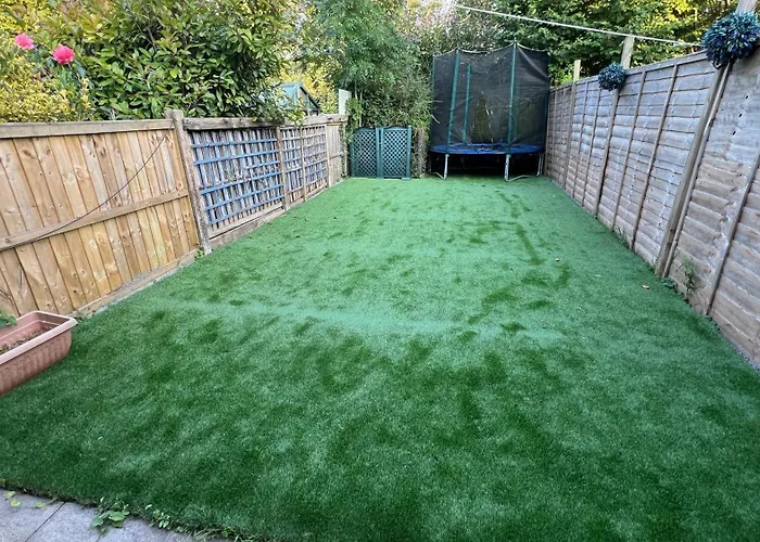 No10 - 2 Bedroom House With Private Garden And Parking * Bristol