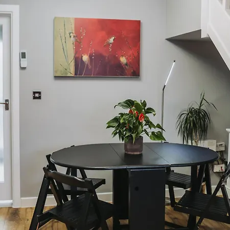 No10 - 2 Bedroom House With Private Garden And Parking Apartment Bristol