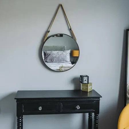 No10 - 2 Bedroom House With Private Garden And Parking Apartment