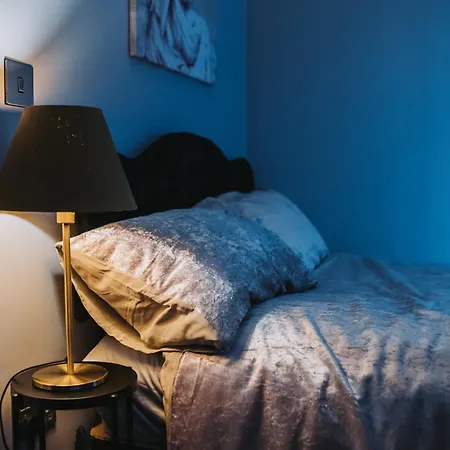 No10 - 2 Bedroom House With Private Garden And Parking * Bristol