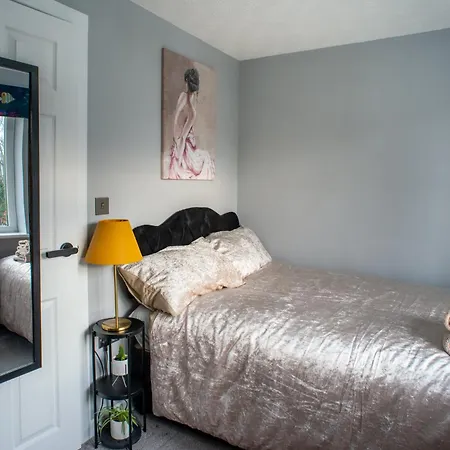 No10 - 2 Bedroom House With Private Garden And Parking * Bristol