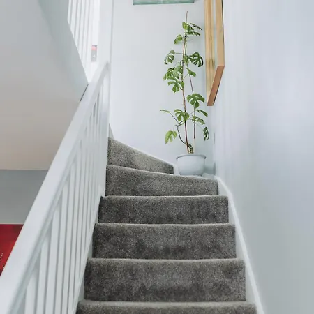 No10 - 2 Bedroom House With Private Garden And Parking Bristol