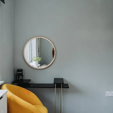 No10 - 2 Bedroom House With Private Garden And Parking Bristol