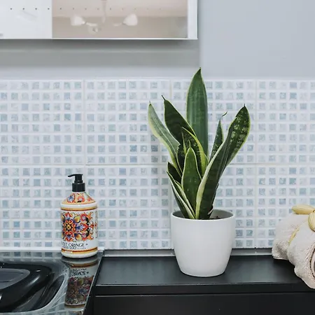 No10 - 2 Bedroom House With Private Garden And Parking