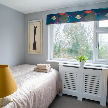 No10 - 2 Bedroom House With Private Garden And Parking *