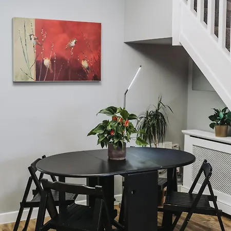 No10 - 2 Bedroom House With Private Garden And Parking * Bristol