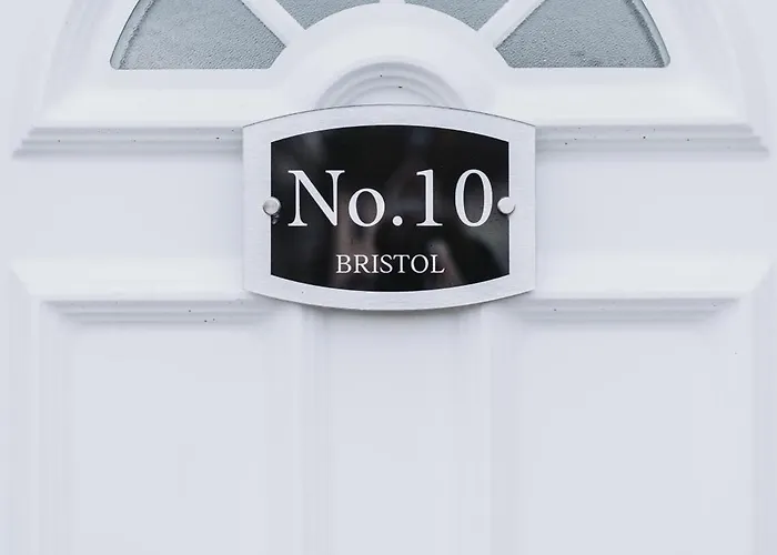 No10 - 2 Bedroom House With Private Garden And Parking *